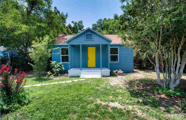 211 Broadmoor Ln - 211 Broadmoor Lane, Warrington, FL 32507