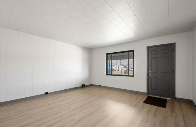 Bright 2 Bedroom home in McKees Rocks Available Now! photos photos