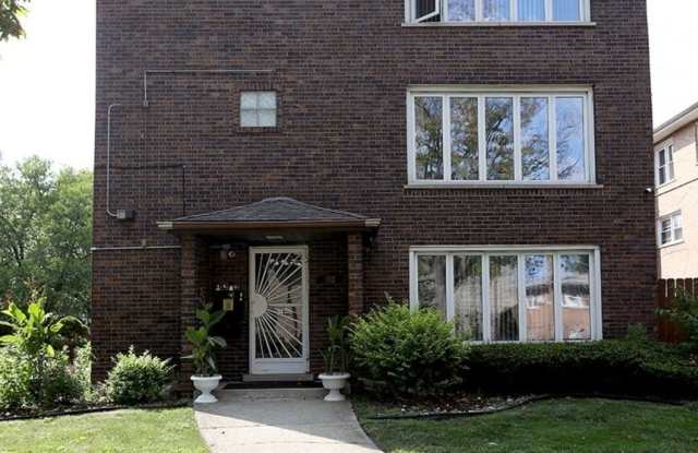 100 Yates Avenue Gallery 1