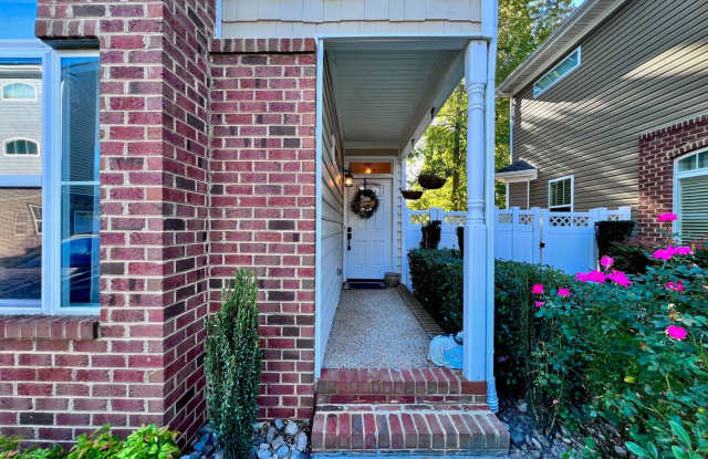 Spacious 3-Level Home in Gated Community | 3 Primary Suites | Fenced Yard | Prime Virginia Beach Location Gallery 4