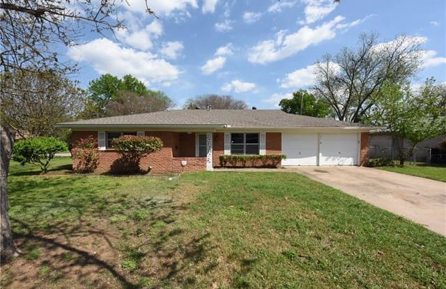 5821 Westcrest Drive W - 5821 Westcrest Drive West, Edgecliff Village, TX 76134