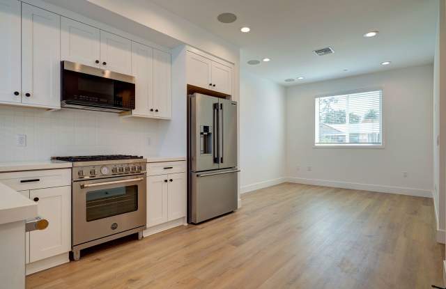 Fantastic Multi-Level Townhome - 3 bed 3 bath with garage in Mid-City Lafayette Square photos photos