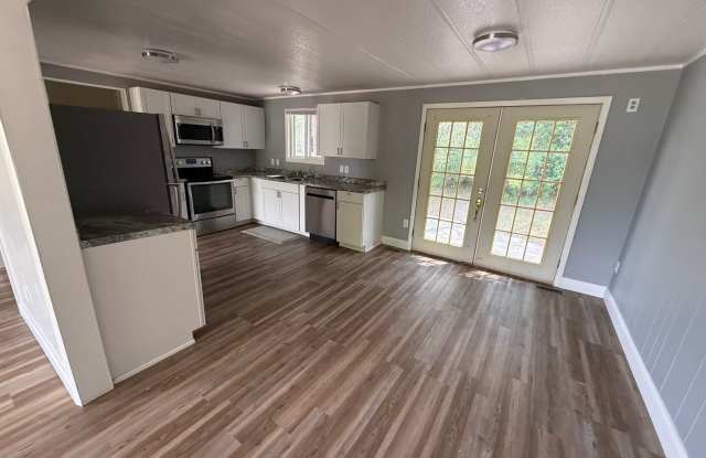 Three Bedroom, Two Bathroom Duplex Apartment Gallery 3