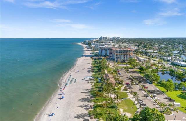 1300 Gulf Shore Boulevard N unit: 701 photos photos