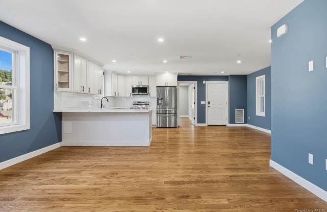72 Beekman Avenue Gallery 4