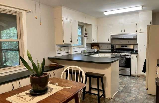 1522 Bradley Drive Gallery 2