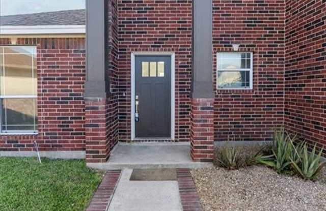 3/2 Southside over 2000 sqft Gallery 3