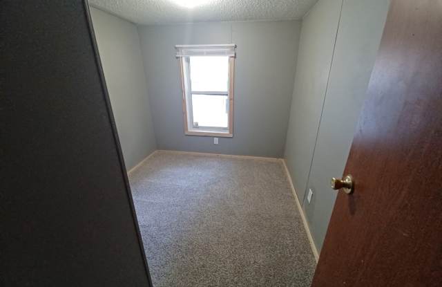 11 Spruce Grove Mobile Home Park Gallery 3