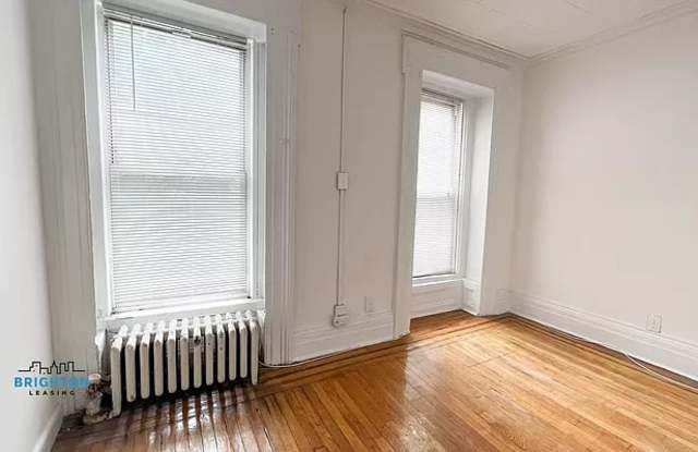 118 E 31st St photos photos
