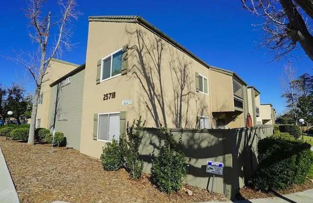 LOVELY 2BD/2BA Condo in Valencia's Desirable Lakeshore Community Gallery 1