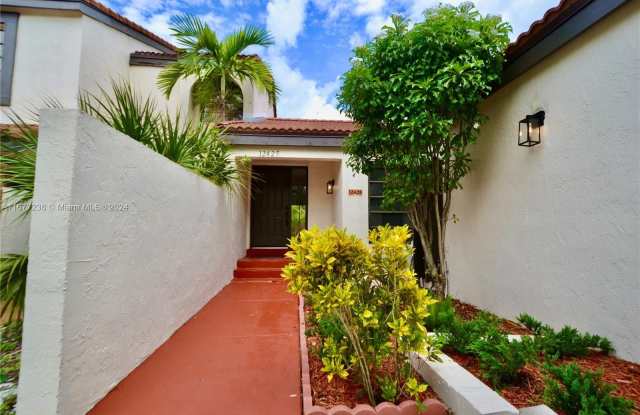 12425 SW 94th Ln - 12425 Southwest 94th Lane, The Crossings, FL 33186