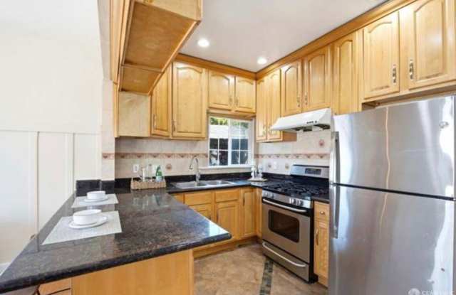 Charming 1 bedroom 1 office 1 loft House in Richmond Gallery 4