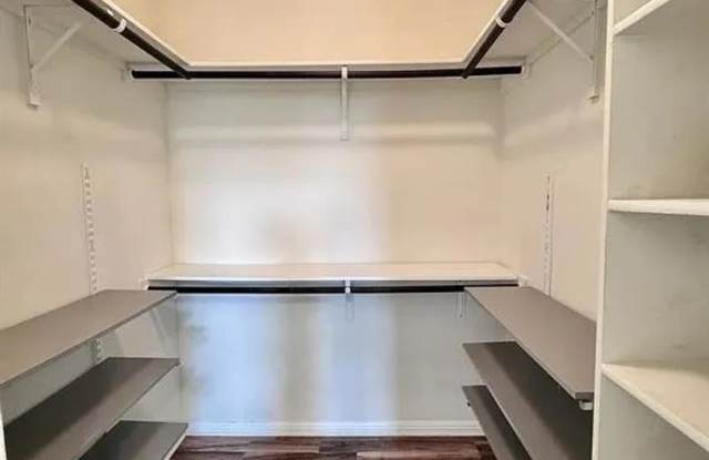 Room in 3 Bedroom Home at Zodiac Ln Gallery 4