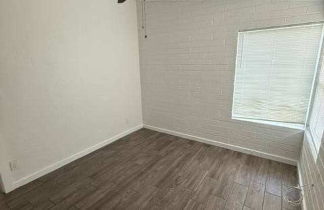 2308 N 28TH Place Gallery 4