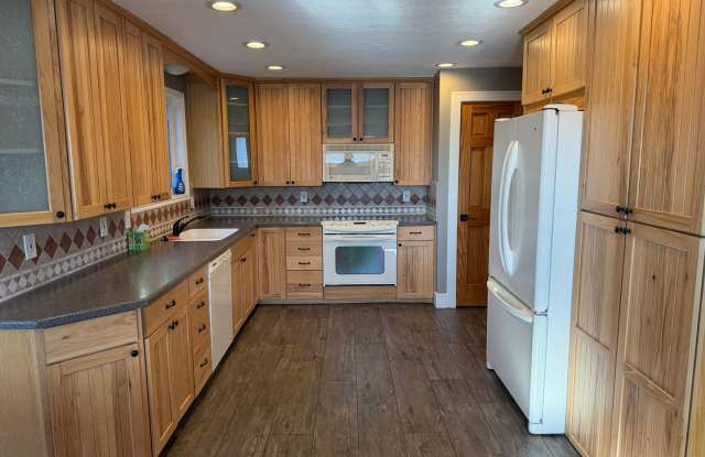 Newly renovated four bedroom home! - 9272 Peach Blossom Drive, Sandy, UT 84094