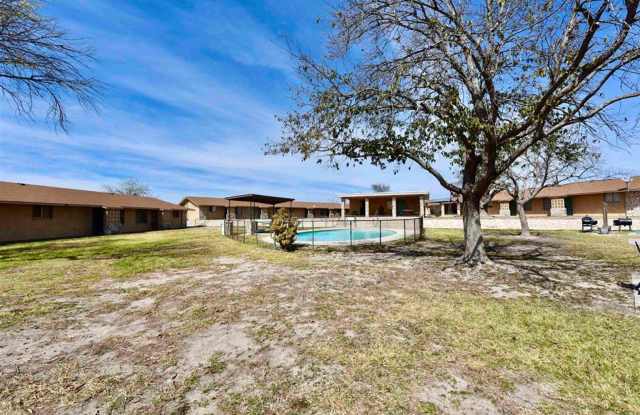 Fully furnished 2 bedroom 1 bath! 710 Cantu #4 photos photos