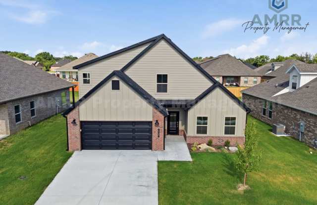 New Beginning Start with AMRR: Spacious 4-Bedroom, 3-Bath Home in Heritage Ranch – Siloam Springs Gallery 1