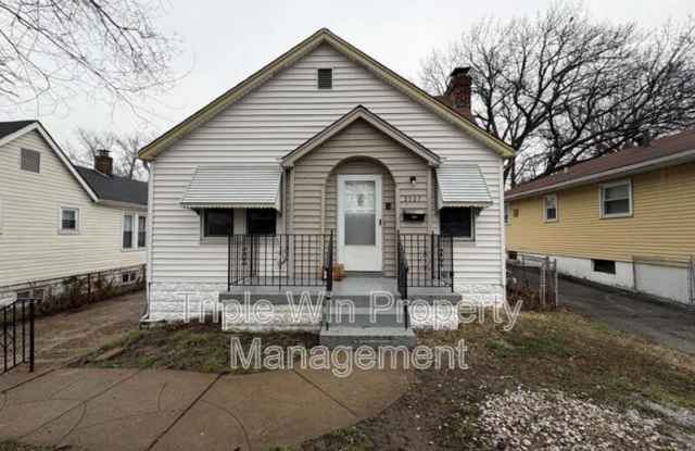 2527 Switzer Avenue. photos photos