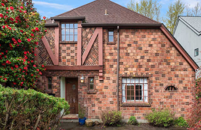 Montlake Gem | 3BD, 1.5BA with Architectural Character & Prime Location photos photos