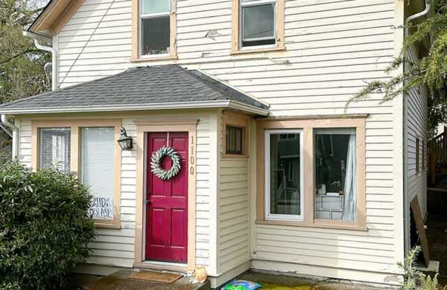 PRELEASE for Sept: 5bdrm/2 bath house on a great lot near WWU! photos photos