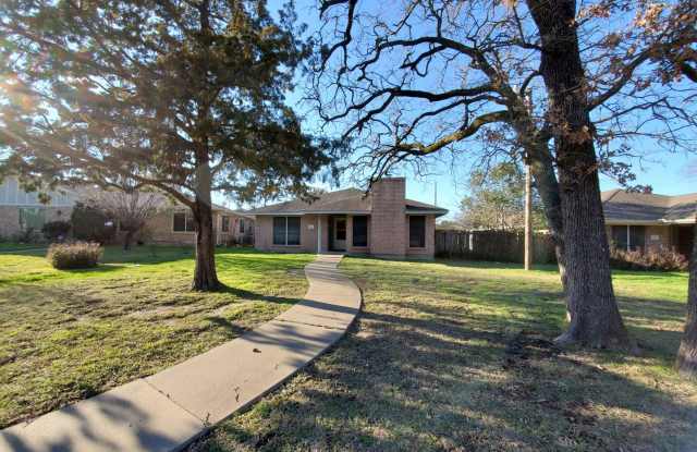 Bryan, 3 bedroom - 2 bath - 2 car garage - fenced in back yard. - Near Blinn College campus. photos photos