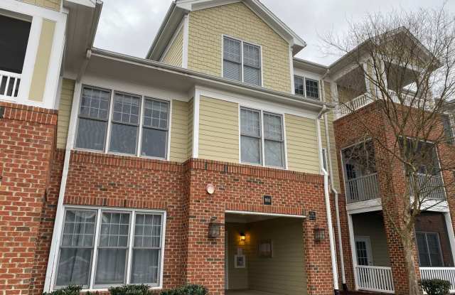 Charming 1-Bedroom Home in Secure Cary Location with Modern Finishes! Gallery 4