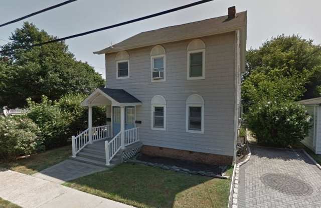 63 Totten Place - 63 Totten Place, Babylon, NY 11702