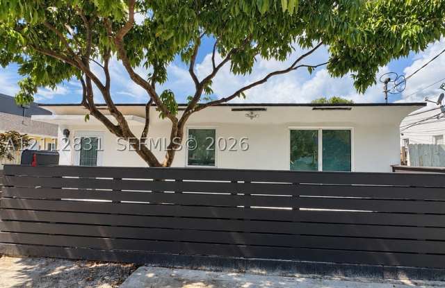 2824 SW 32nd Ct Gallery 1