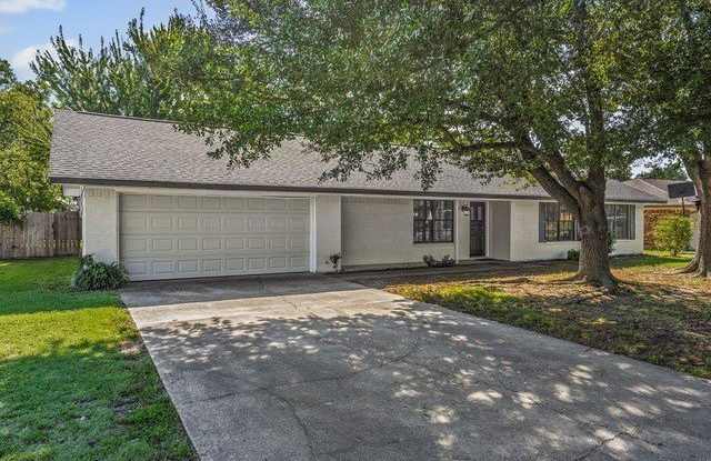 221 Azalea Drive Gallery 4