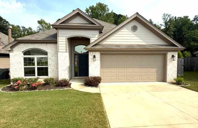 ** 3 Bed 2 Bath located in StoneyBrooke Plantation ** Call 334-366-9198 to schedule a self tour photos photos