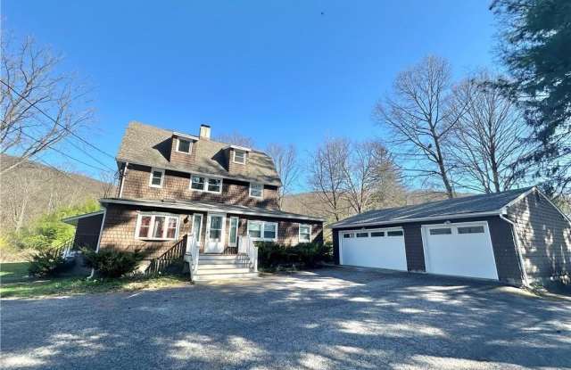 1 Mineral Springs Road unit: 2 photos photos