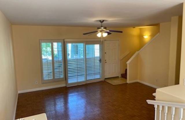 6931 Hazeltine Ave E Gallery 2