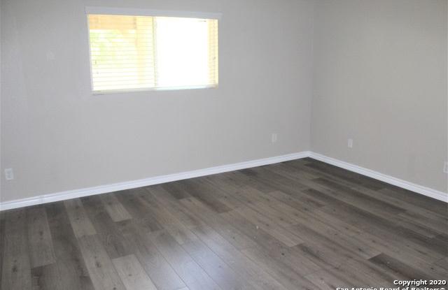 16635 Emerald Bluff Gallery 3