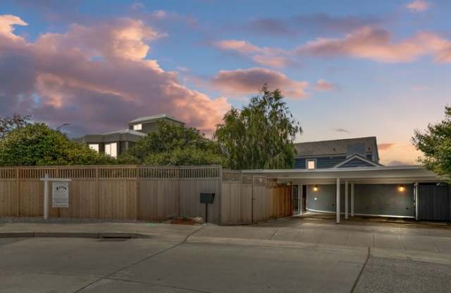3129 Alki Avenue Southwest Gallery 2
