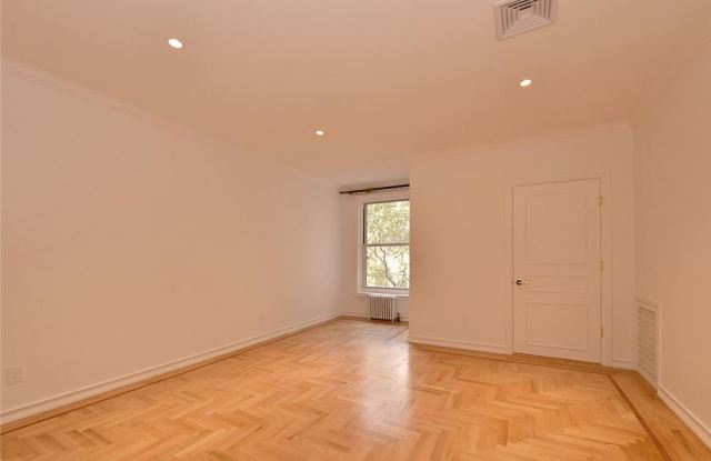 49 East 63rd Street Gallery 4