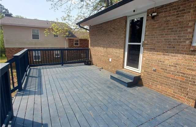 1644 SWEETGUM Circle Gallery 3