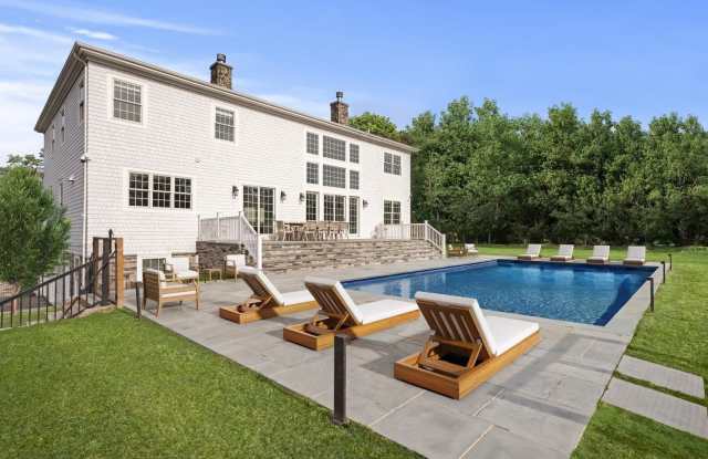 490 MONTAUK HWY photos photos