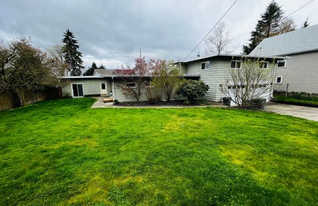 4 Bedroom East Bremerton with Large Yard photos photos