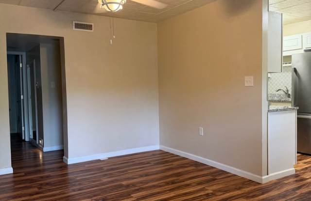 Knoxville 37919 - 1 bedroom, 1 bath Apartment on main floor with no steps - Mac Tobler (865) 755-3075 Gallery 3