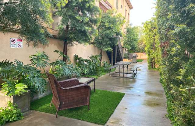 Burbank Plaza Townhomes Gallery 3