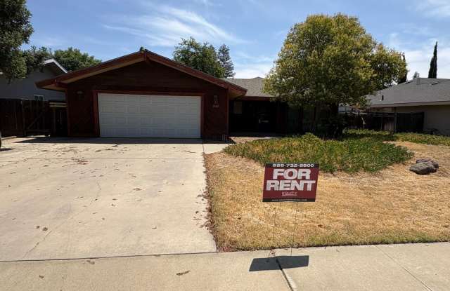 NW Reedley Home Near Shopping Center Rent Ready! photos photos