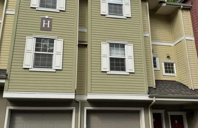 Gorgeous Townhome with W/S/G AND Gas! photos photos