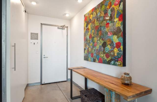 700 Washington Avenue N Gallery 4