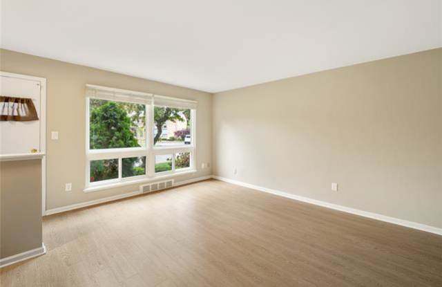 1037 N OLD WOODWARD Avenue Gallery 4