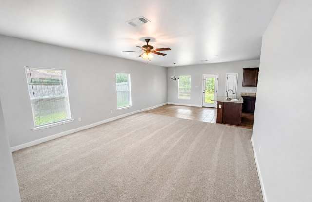 Beautiful 3-bedroom/2-bath D'Iberville (1/2 off first month) Gallery 4