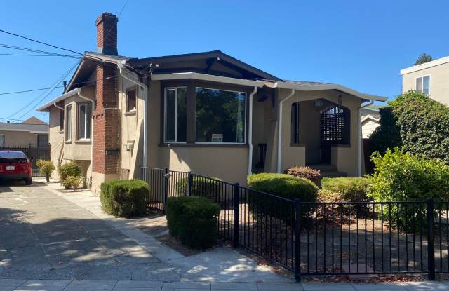 Single Family Home with Front Yard, Back Yard, Off-Street parking, Newly renovated photos photos