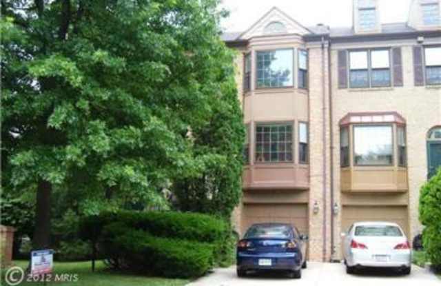 LUXURY END UNIT TOWNHOUSE photos photos