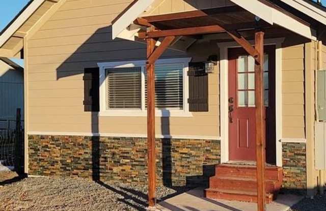 Country Home 5 Minutes from Town! - 700-350 Sierra Road, Lassen County, CA 96130