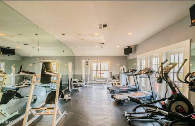 Lake Azzure Apartments Gallery 3