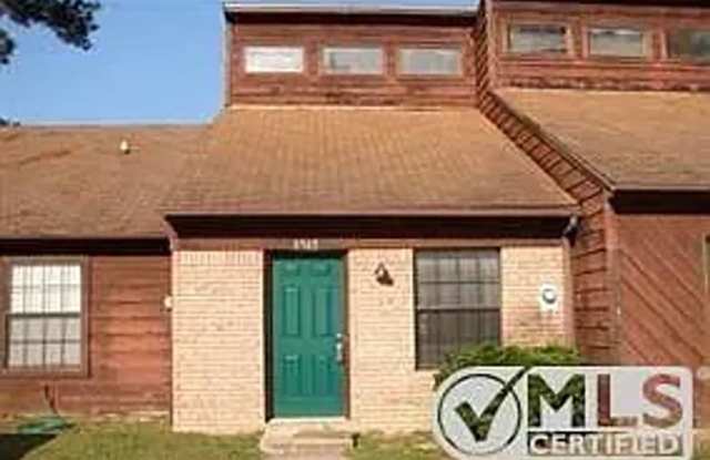 Sun-Filled 2/2 with Stainless Appliances New Carpet photos photos Sun-Filled 2/2 with Stainless Appliances New Carpet photos photos